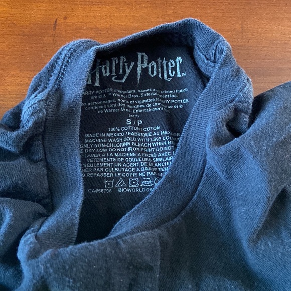 Hogwarts T shirt - Picture 2 of 2